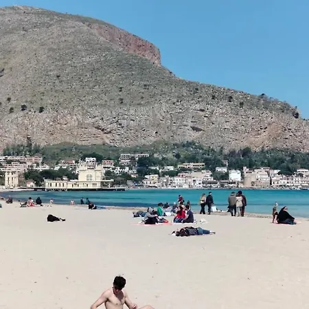 Juno's Pensión Mondello